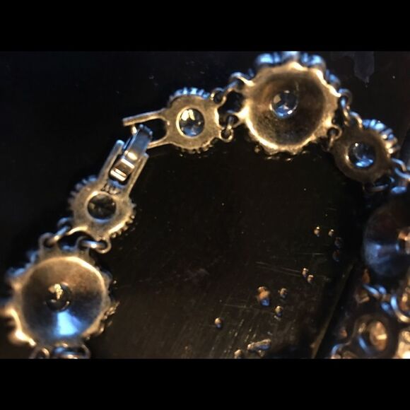 QUALITY CRYSTAL & Metal Jeweled Bracelet - Picture 2 of 8